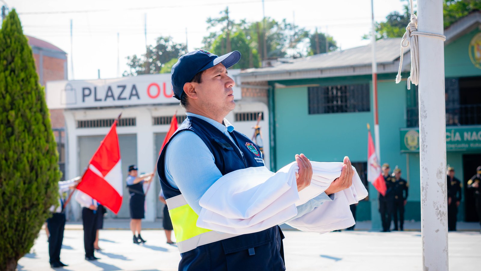 Foto de Izamiento del Pabellón Nacional