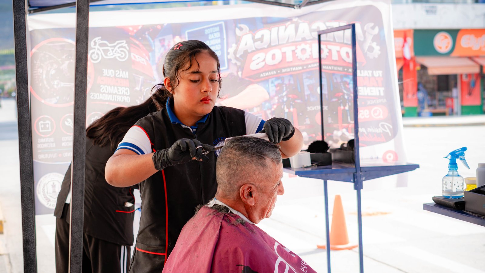 Foto de Exhibición de Trabajos — 6 Carreras Técnicas